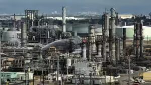 Strait trouble: Global oil tanks running dry at unprecedented pace as Hormuz remains choked