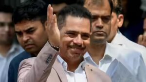 Haryana land deal: Vadra withdrawsplea, will appear before trial court