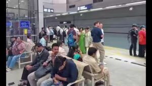 Commuters vent anger: No phone network, crowded platforms & Bengaluru Metro Rail Corporation Ltd’s radio silence | Bengaluru News