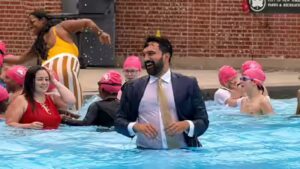 Suit, tie and a splash: NYC mayor Zohran Mamdani revives pool tradition in full formal wear — video