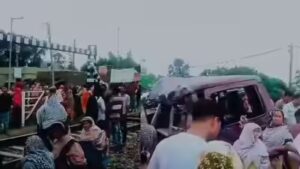 West Bengal train accident: 3 students killed, 4 critical after train collides with school van in Murshidabad | Kolkata News