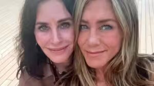 Jennifer Aniston and Courteney Cox vacation in Spain with Pedro Pascal and Jim Curtis |
