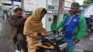 Pakistan to revise fuel prices daily; current account slips into $139 million FY26 deficit