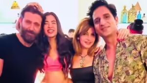 How exes Hrithik Roshan and Sussanne Khan comfortably hang out together with partners Saba Azad and Arslan Goni? Farah Khan Ali says, ‘Society is amused, why do you want someone to suffer?’ |