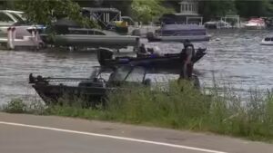 Boat Capsizes Wisconsin Lake: Boat capsizes on Wisconsin lake; 3 dead, 7 rescued