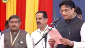 Karnataka expands cabinet, 20 netas take oath; DKS hits back on ministerial berth row | India News