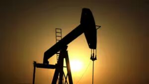 Oil rebounds from three-week low as Hormuz tensions keep supply fears alive
